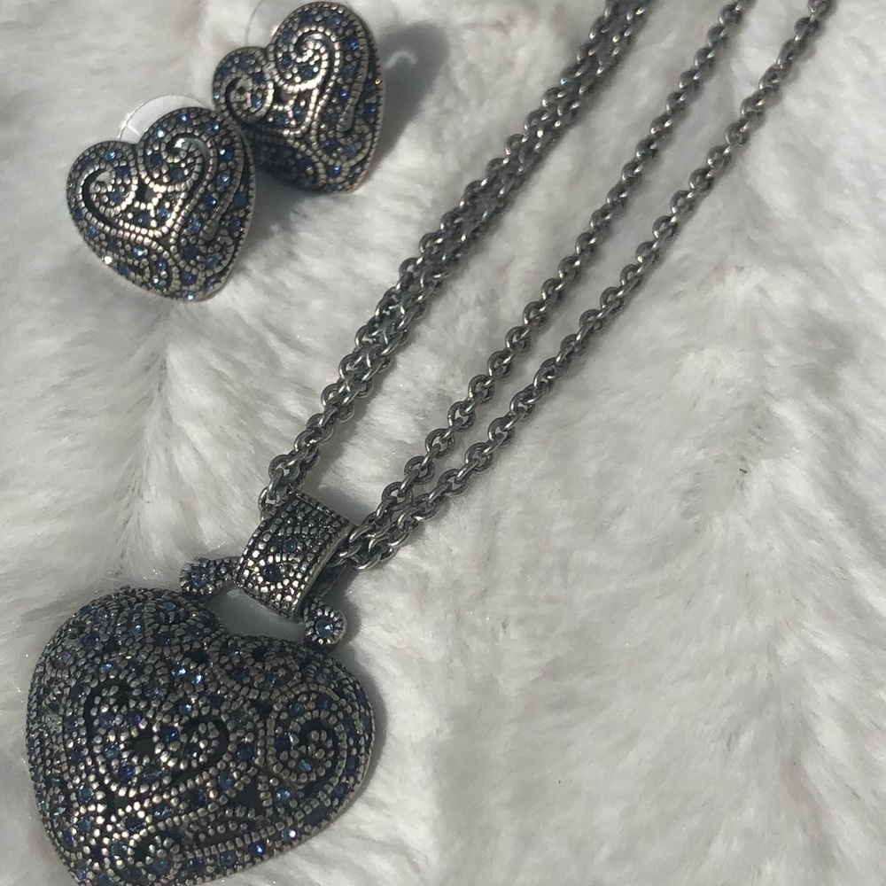 Heart pendant with matching heart earrings 🤍 - Picture 10 of 16